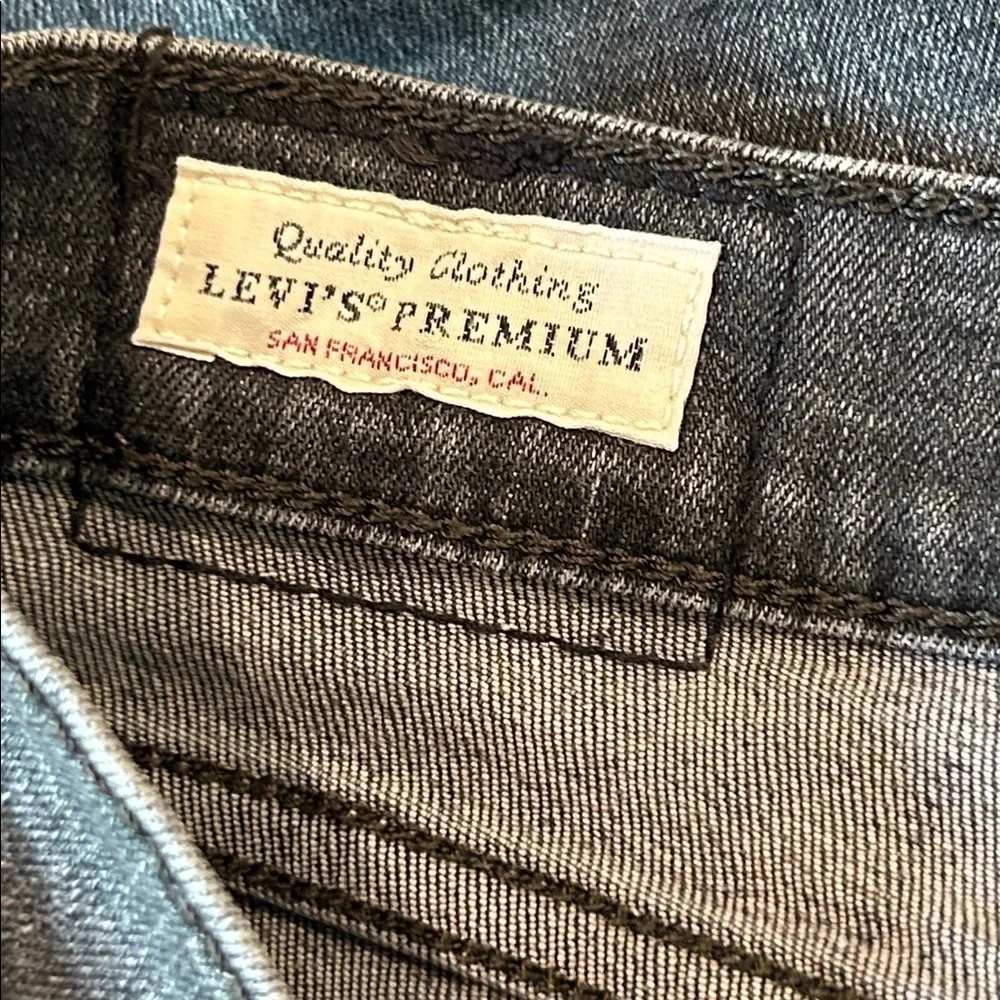 Levi's Premium 724 high rise straight leg jeans in black size 30